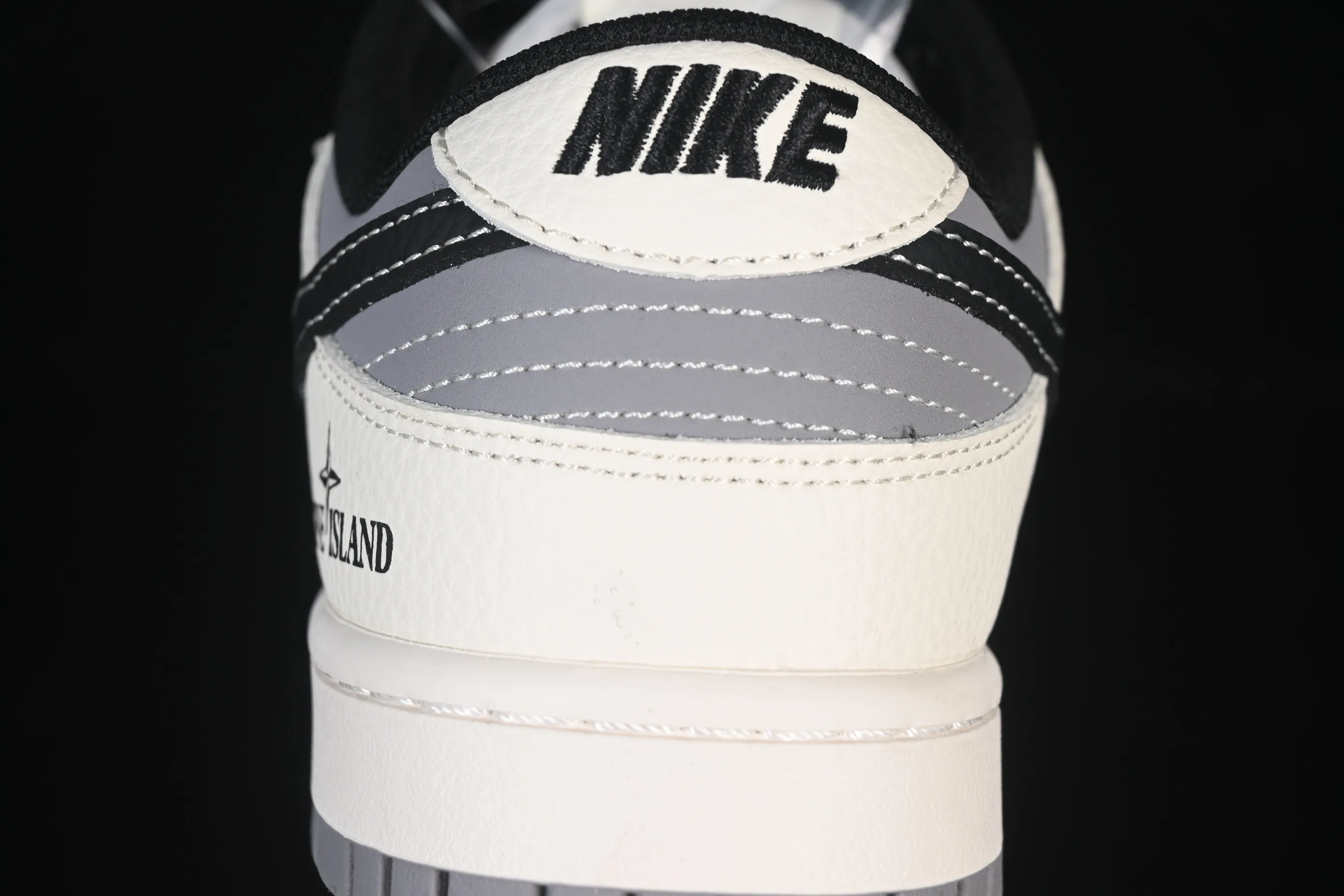 All categories Nk SB Dunk Series Nk SB Dunk Low High-end customized low-top sneakers Nike SB Dunk Low Stone Island joint beige and black stitching Anniversary high-end customized low-top casual sneakers JP8028-041